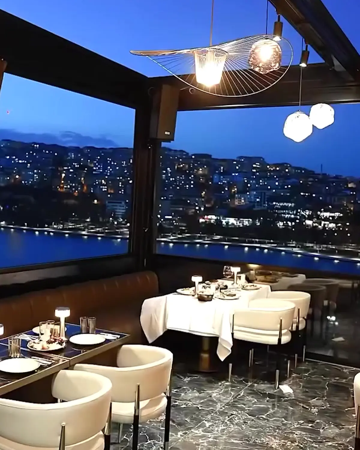 Akşamüstü ZU ZU terası ve Haliç manzarası
